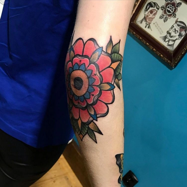 Florale farbige Mandalas als Tattoos