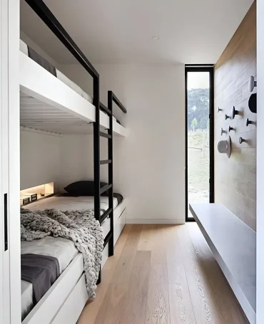 Idee für ein längliches Gästezimmer mit Doppelstockbett und langer Konsole