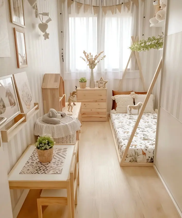Langes, schmales Kinderzimmer einrichten - Nischen für größere Möbel nutzen