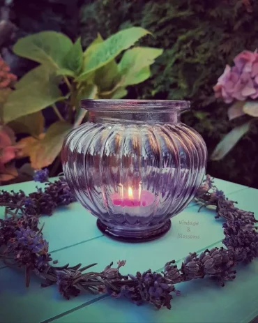 Lavendelkranz kann Ihren Kerzenhalter im Garten verzieren