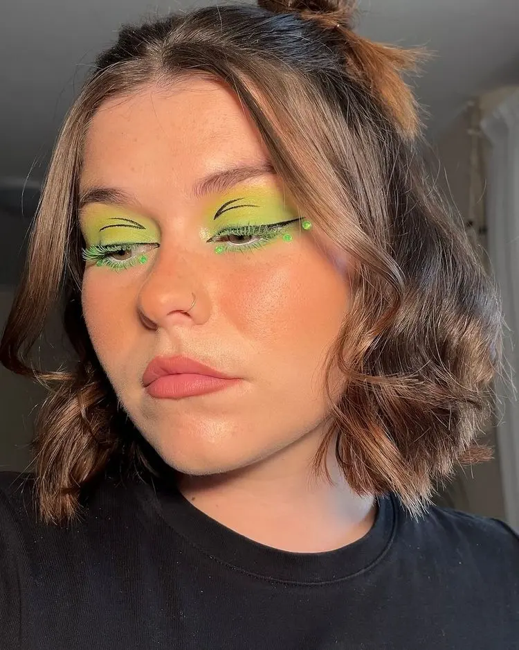 Leuchtend grünes Augen-Make-up