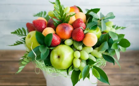 Obststrauß selber machen und verschenken - Erdbeeren, Äpfel, Weintrauben und Aprikosen