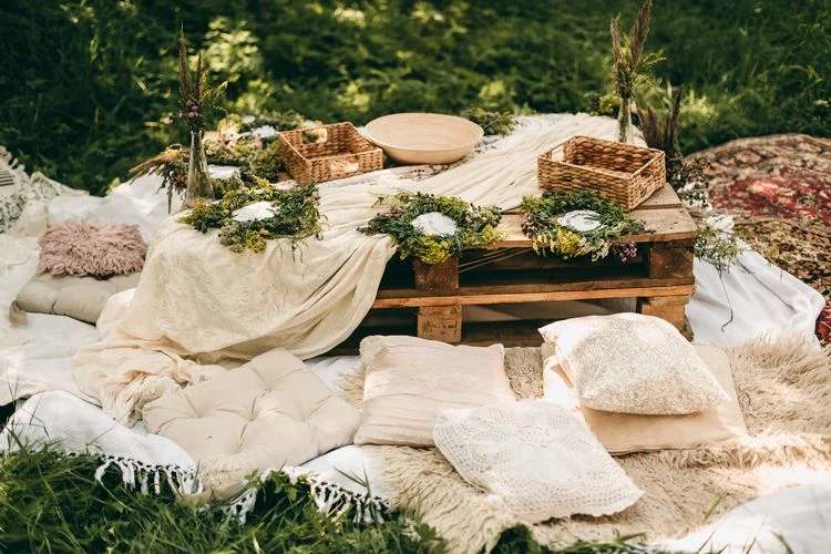 Tischdeko mit Naturmaterialien für den Sommer