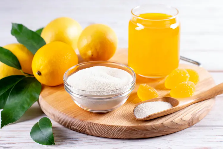 Zitronen oder Limetten mit Gelierzucker kombinieren für süß-saure Aufstriche