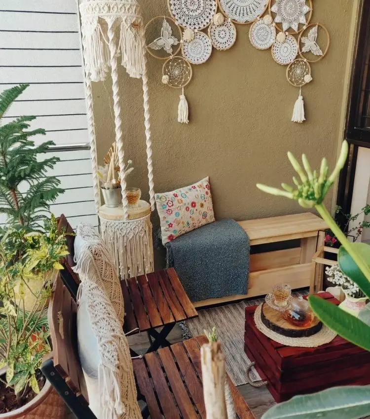 Bauen Sie einen schönen und praktischen Tisch für Ihre Terrasse und Ihren Garten