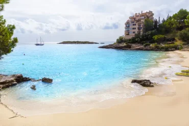 der kinderfreundliche strand von illetas