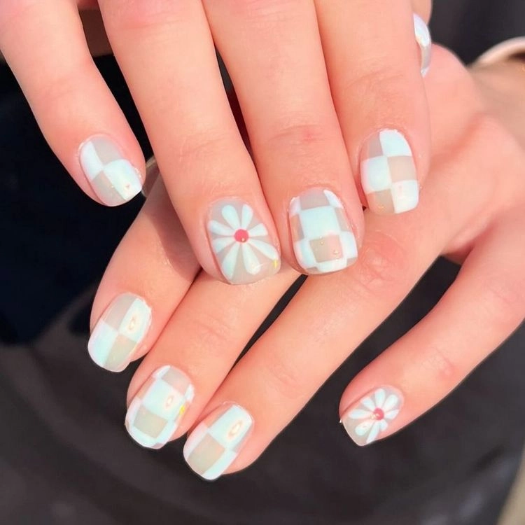 Mismatched Nails für die mutigen Frauen