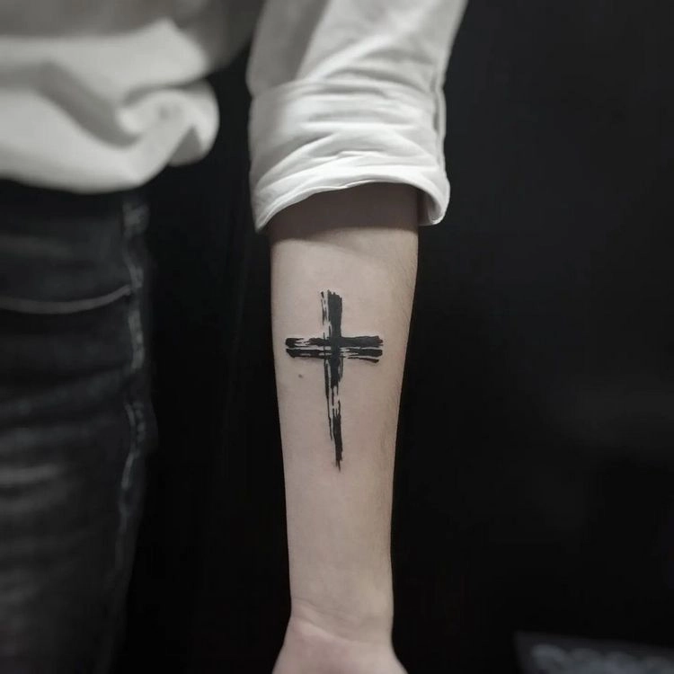 Tattoo mit Kreuz für den Unterarm der Damen