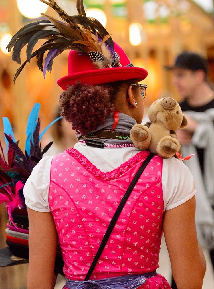 afro haare unterm trachtenhut