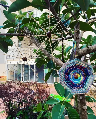 Deko-Anhänger mit gemusterter Wolle herstellen