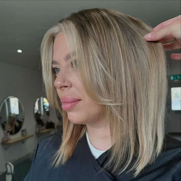 Haare von Schwarz auf Blond färben Nachher