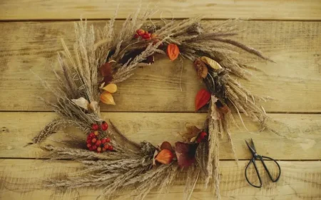 Herbstkranz binden mit Naturmaterialien - Gräser, Getreide, Lampionblumen und Beeren