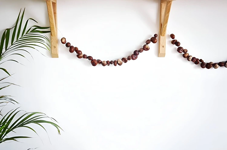 Kastanienkette basteln zum Anhängen im Herbst
