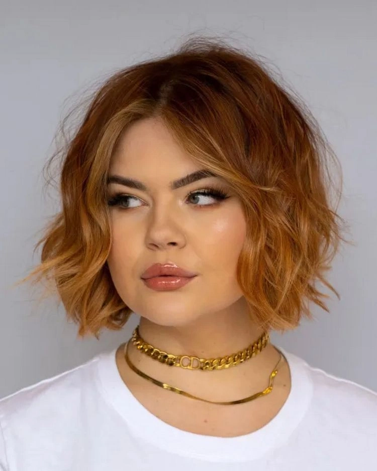 Kurzer Bob Cut liegt im Trend