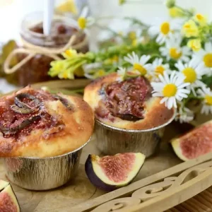 Muffins mit Feigen, Ziegenkäse, Honig und Vanille backen