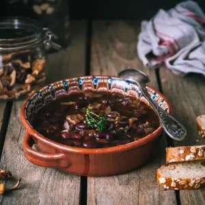 Rezept für Waldpilzsuppe mit Kidneybohnen und Majoran selber machen