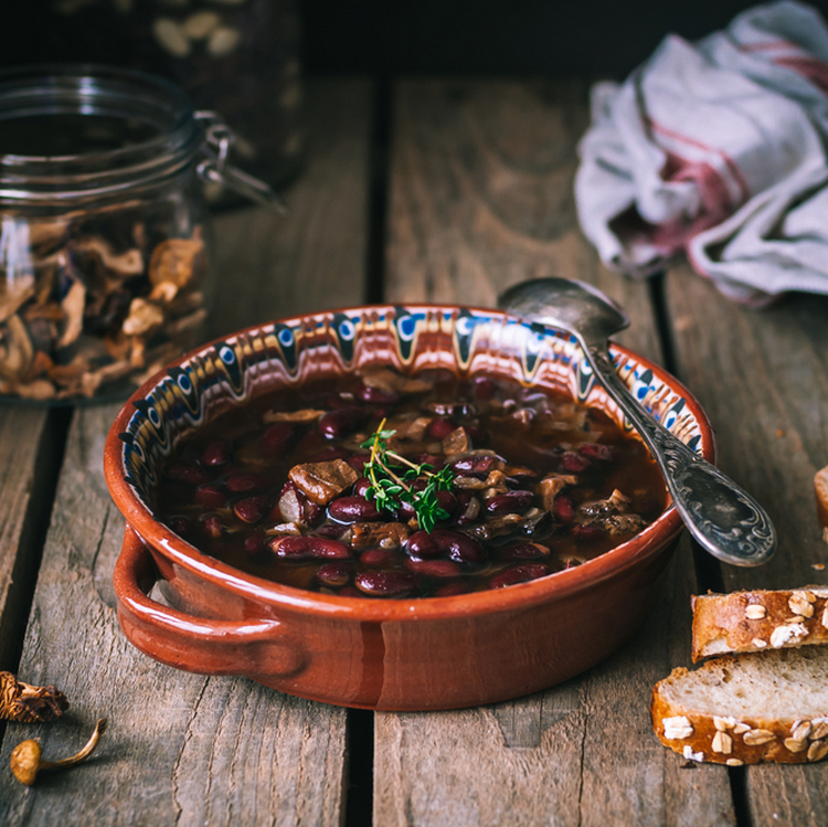 Rezept für Waldpilzsuppe mit Kidneybohnen und Majoran selber machen