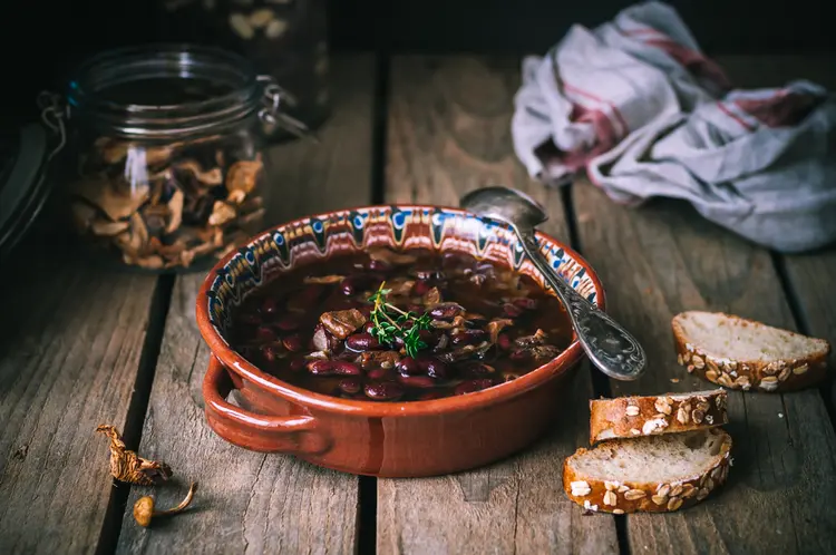 Rezept für Waldpilzsuppe mit Kidneybohnen und Majoran selber machen