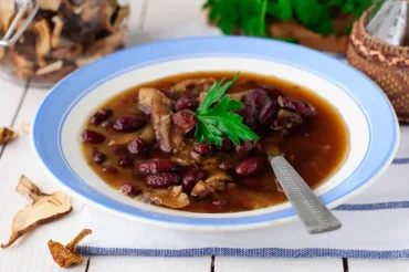 Rezeptidee mit frischen, gefrorenen oder getrockneten Pilzen