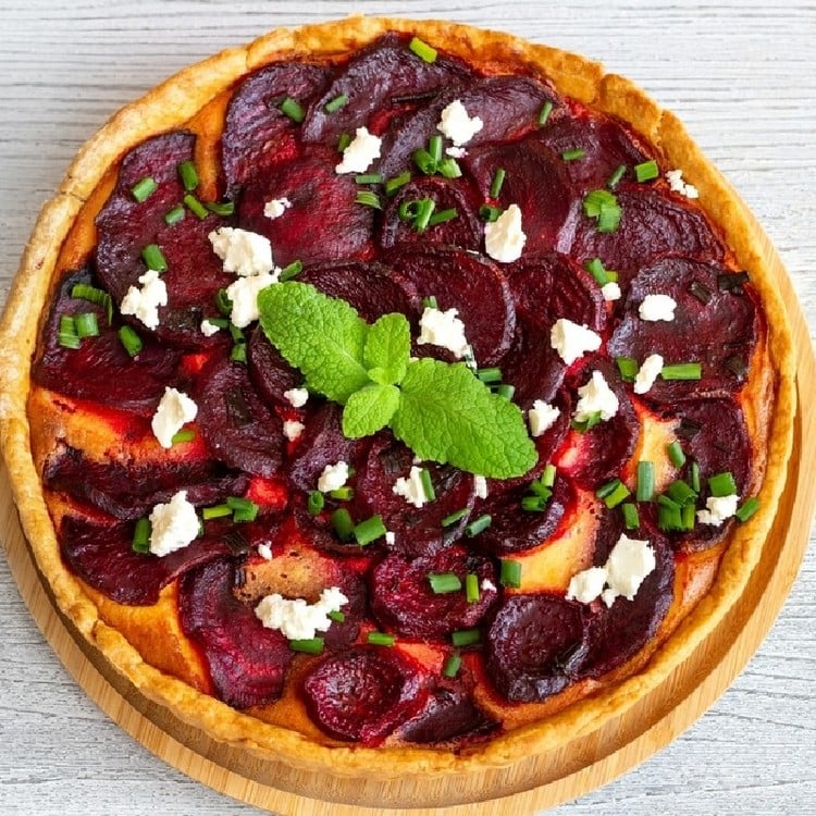 Tarte mit Roter Bete und Ziegenkäse - Herzhaftes Rezept zum Mittag oder Abendessen