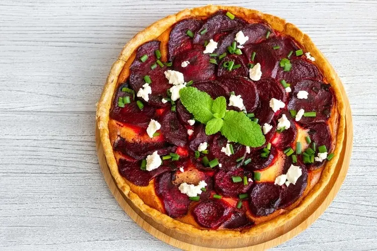 Tarte mit Roter Bete und Ziegenkäse - Herzhaftes Rezept zum Mittag oder Abendessen