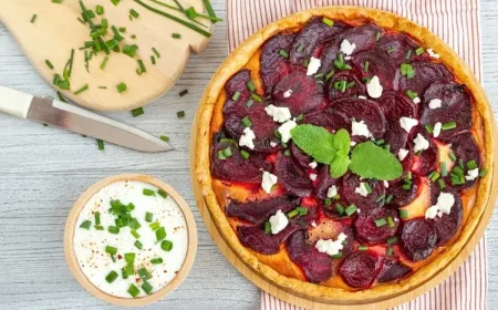 Tarte mit Roter Bete, Ziegenkäse und Frühlingszwiebeln oder Rucola backen