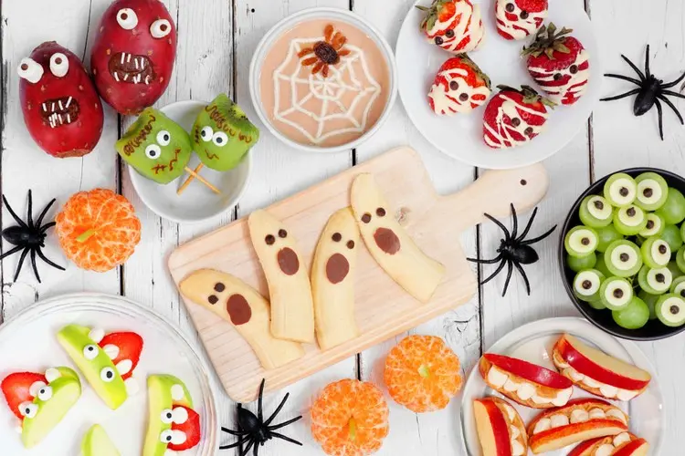 Buffet zu Halloween im Kindergarten oder zu Hause für Kinder mit Obst gestalten