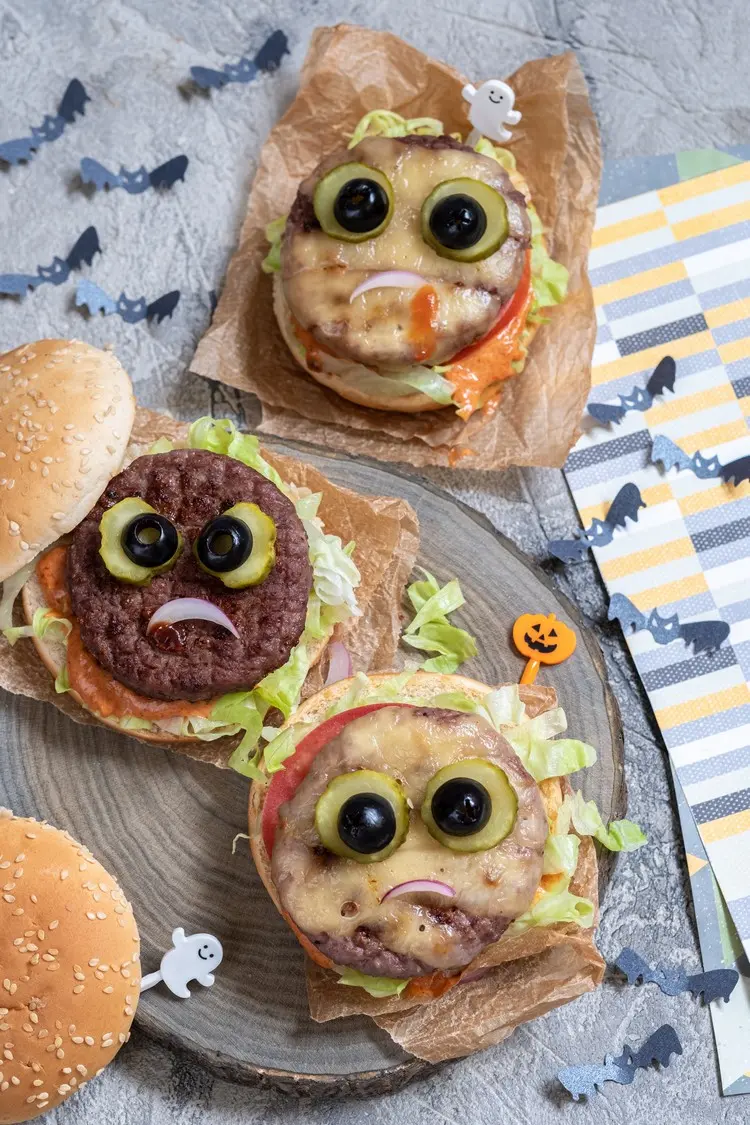 Dekoidee für Hamburger und Cheeseburger mit Augen und Zwiebel als Mund