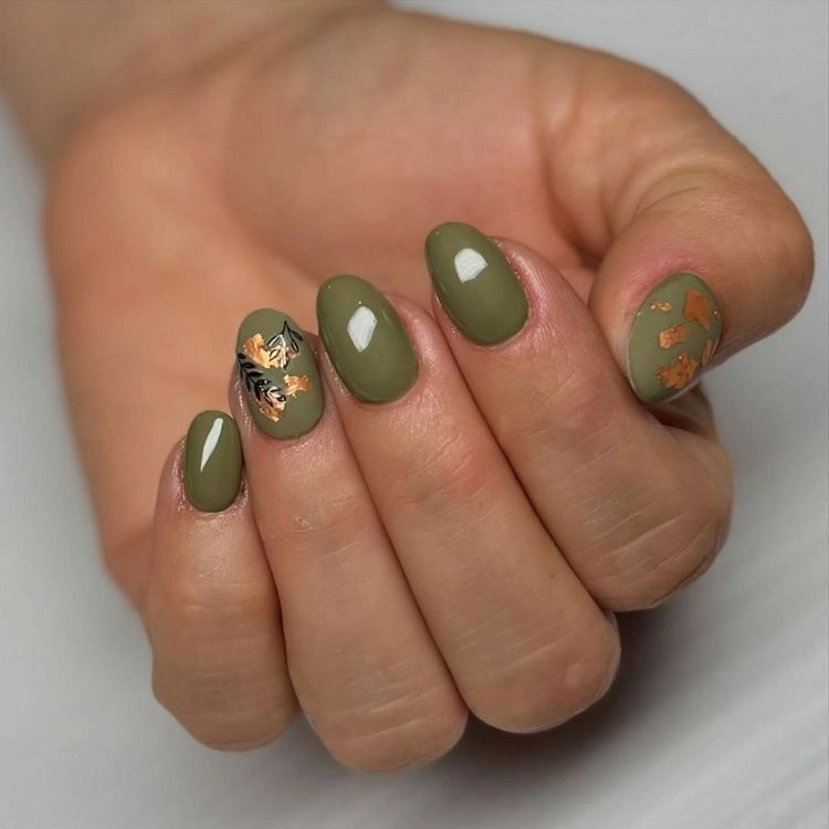 Fingernägel in Khaki - elegant und stilvoll