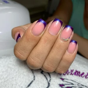 french manicure mit dunklen lila tips ideen für designs