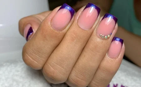 french manicure mit dunklen lila tips ideen für designs