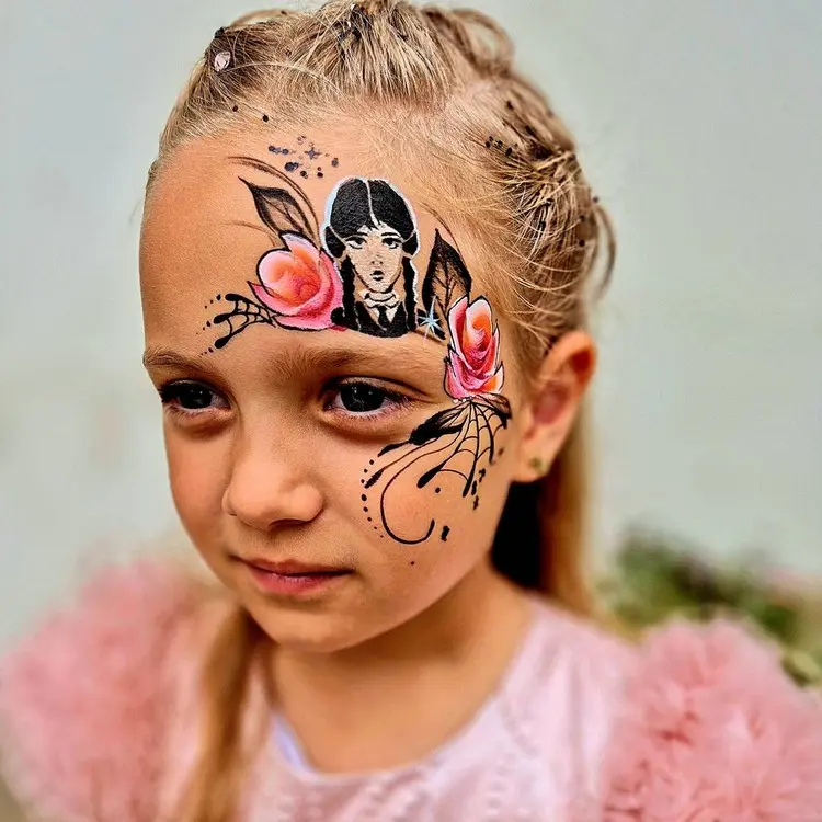 Für Kinder Wednesday schminken mit Rosen und Spinnennetzen