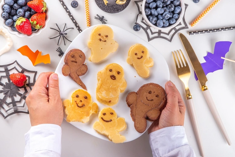 gespenster pfannkuchen zu halloween backen