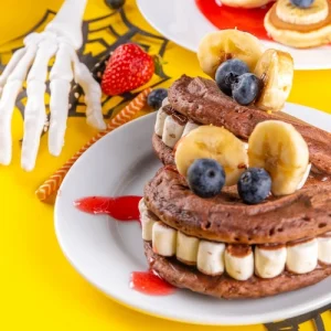 gruselige monster aus pfannkuchen und marschmallow