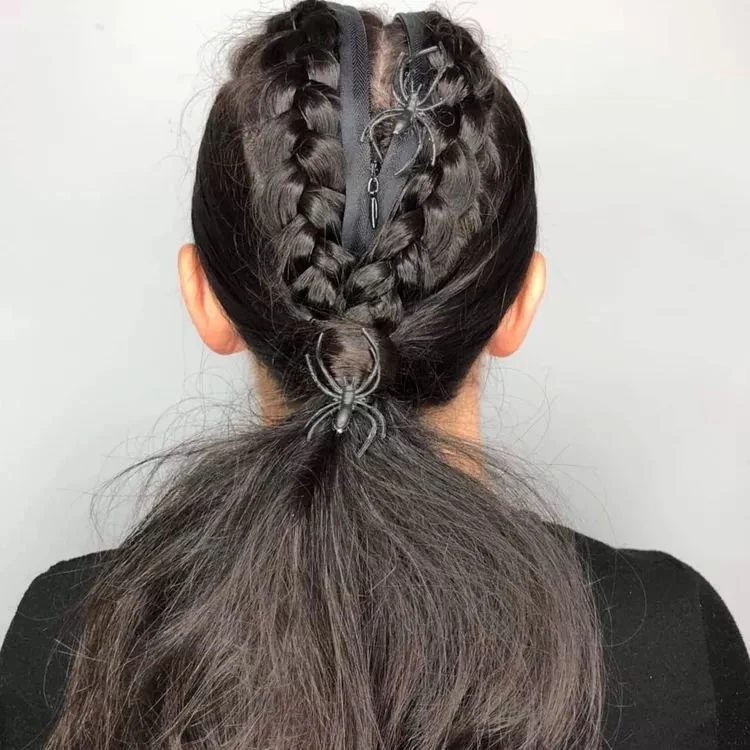 Halb-offene Boxer Braids mit Spinnen verzieren