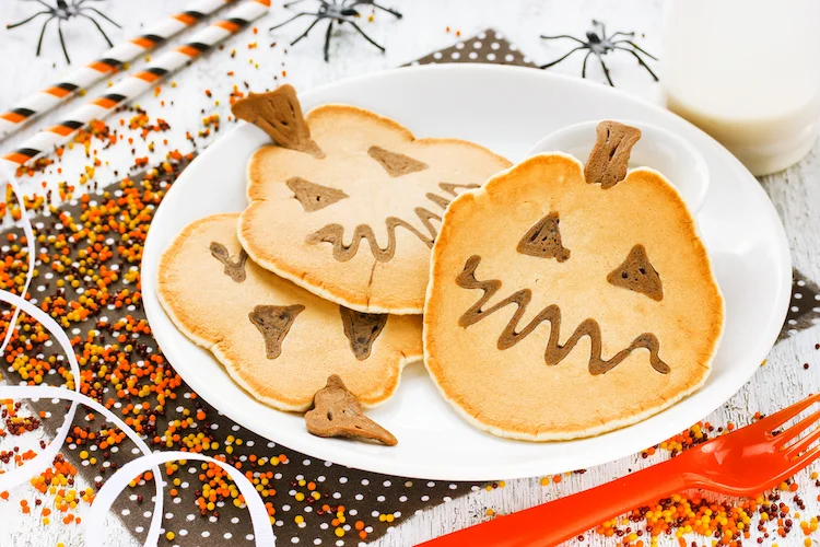 halloween pfannkuchen süße kürbisse backen