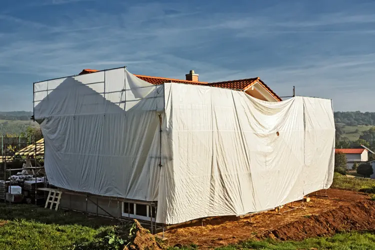 hausbau – abdeckung für witterungsschutz