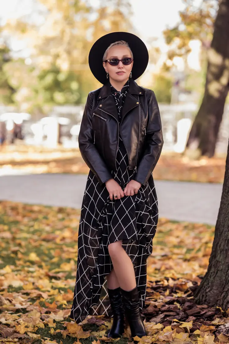 herbst outfit mit lederjacke über 50