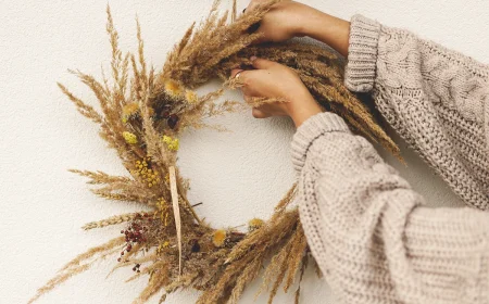 Kranz aufhängen an Tür, Wand, Fenster und Decke mit diesen Tipps