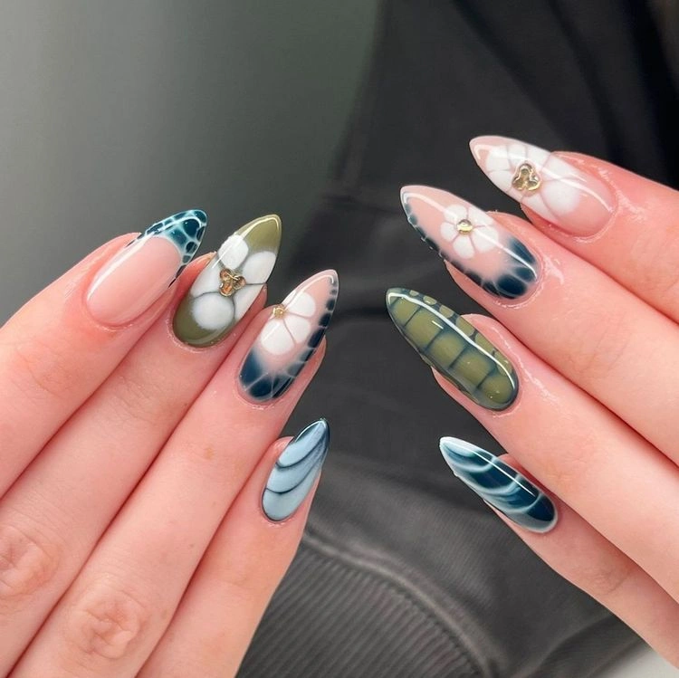 Lange Mismatched Nails sorgen für einen Wow-Effekt