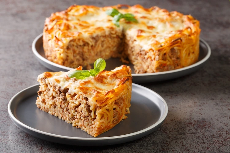 Lasagna aus Spaghettiresten zubereiten leckeres Abendessen