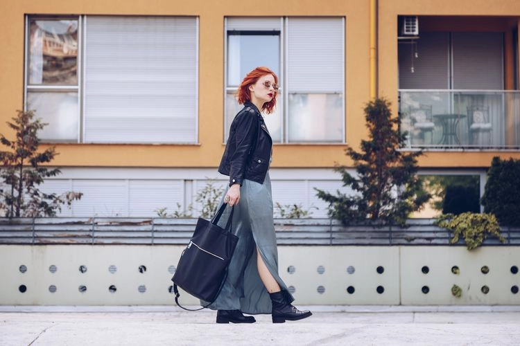 Maxi-Kleid mit Combat Boots ist ein echter Hingucker