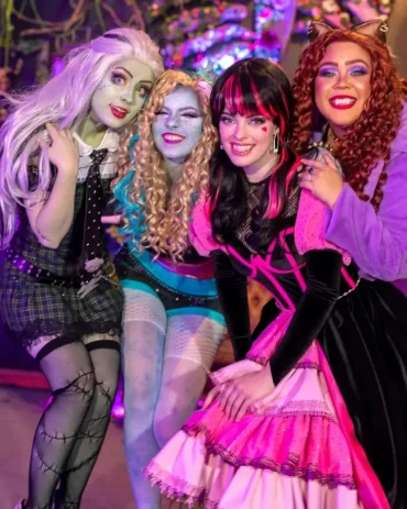 Monster High Gruppenkostüm zu Halloween anziehen