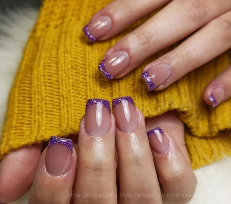 schlichte french nails mit glitzer