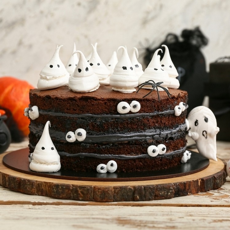 Schoko-Torte für Halloween - Backanleitung für einen einfachen Kuchen