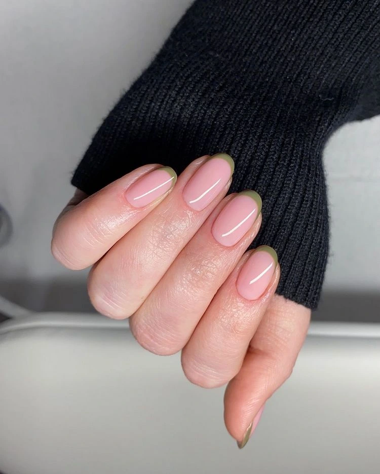 Sehr edle French Tips in khaki Grün