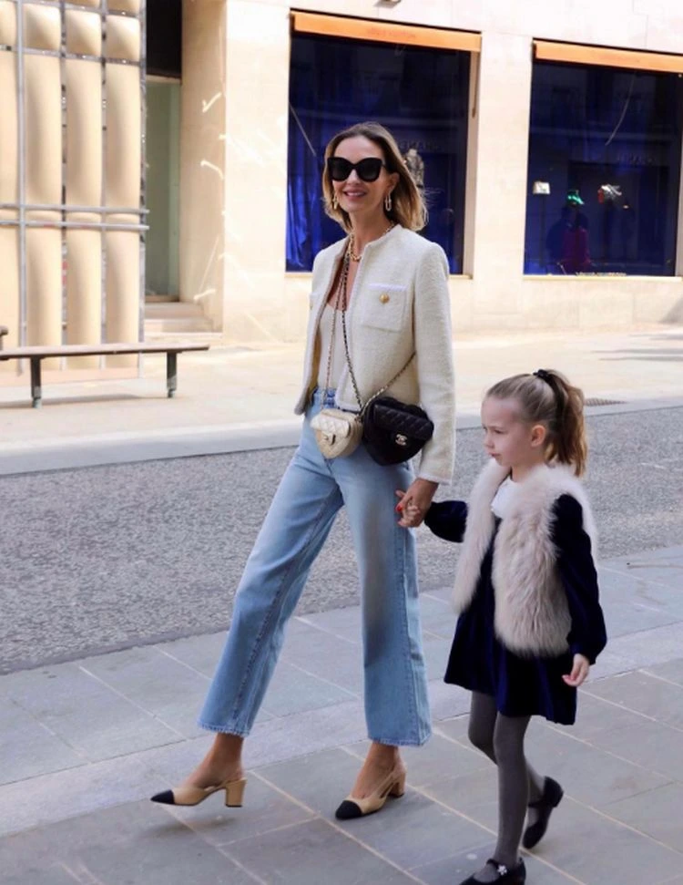 Slingback Schuhe und Jeans für einen Tag in der Stadt