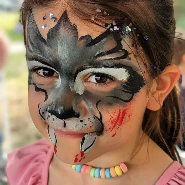 Werwolfsgesicht mit Glitzersteinen kombinieren bei Mädchen