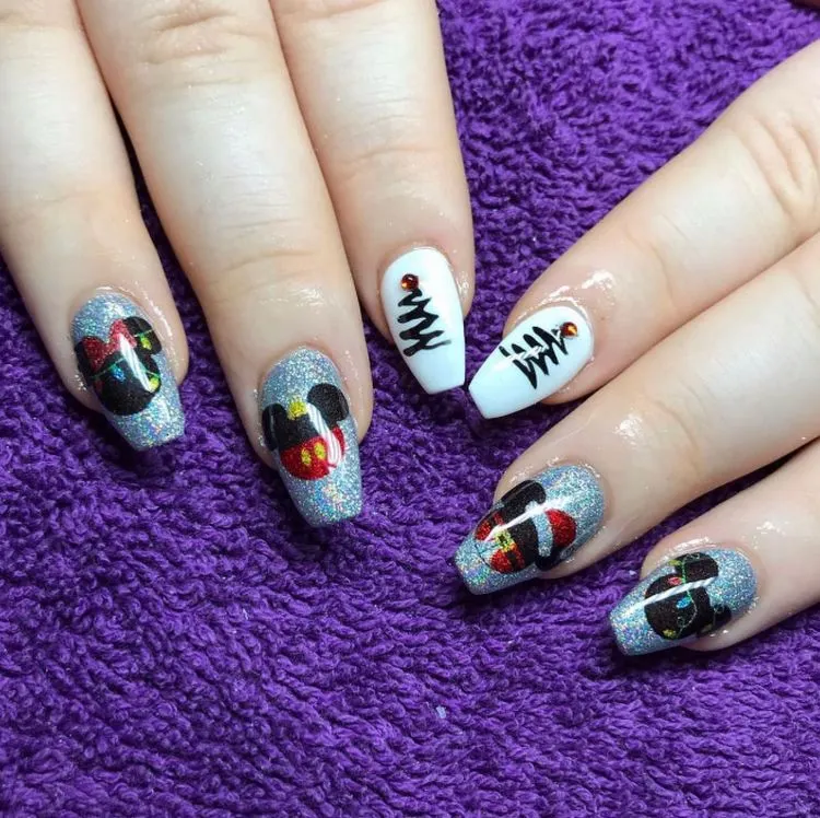 Chrom Nails mit Weihnachtsmotiven