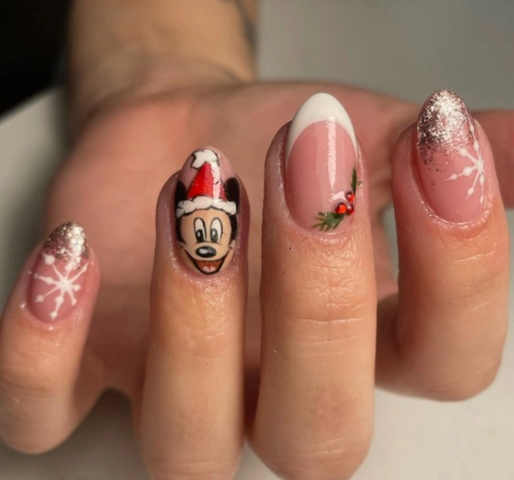 Disney Figuren mit French Tips und Schneeflocken